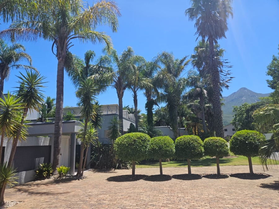 6 Bedroom Property for Sale in Heatherlands Western Cape